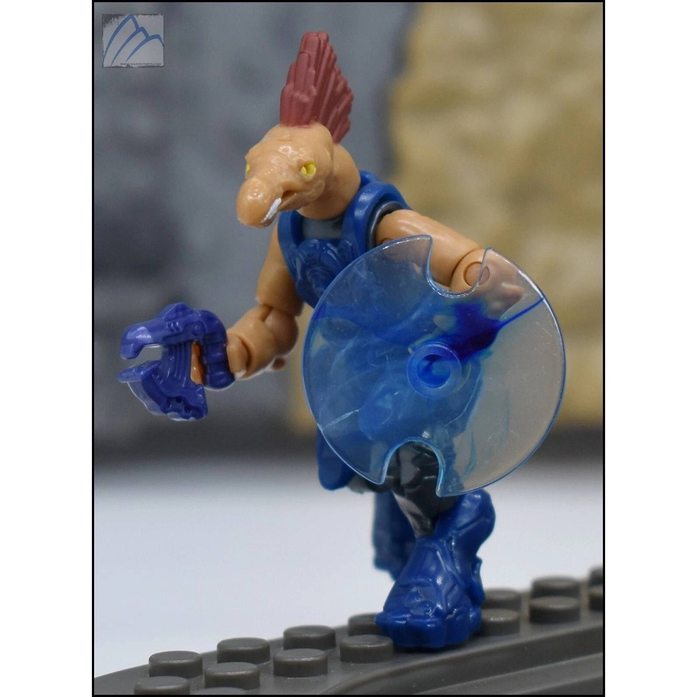 Mega Bloks Halo Jackal Minor Blue Armor Figure with Shield and Plasma Pistol